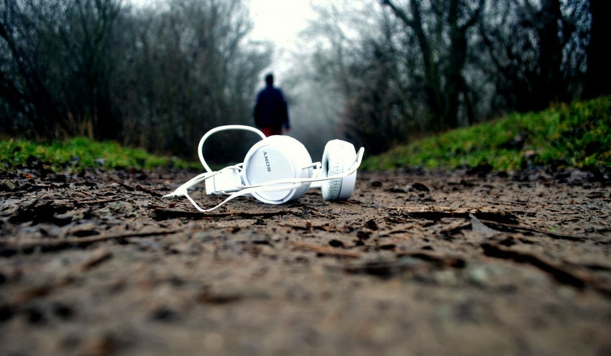 cardio-headphones-on-the-ground