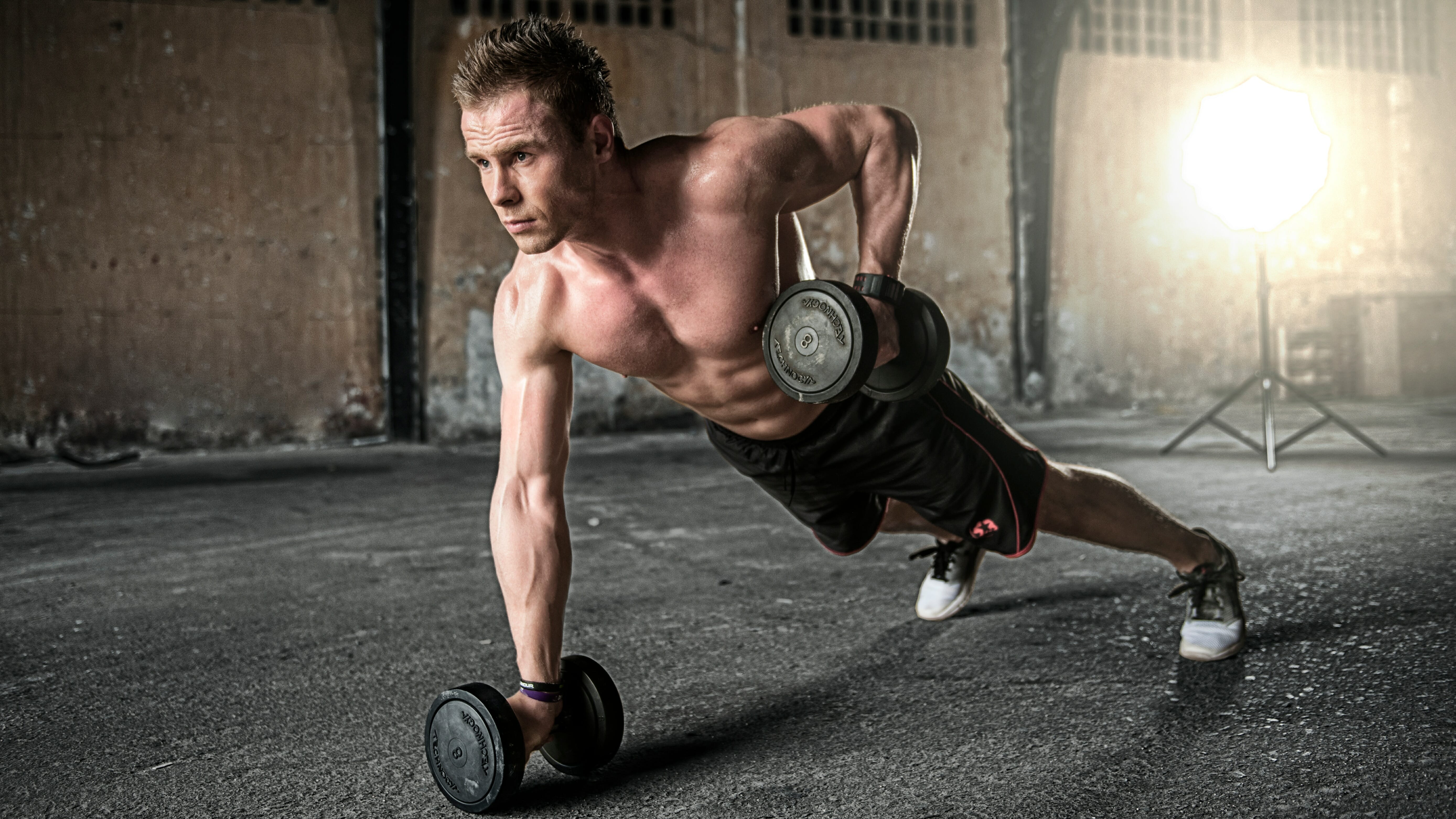 guy-doing-warrior-rows