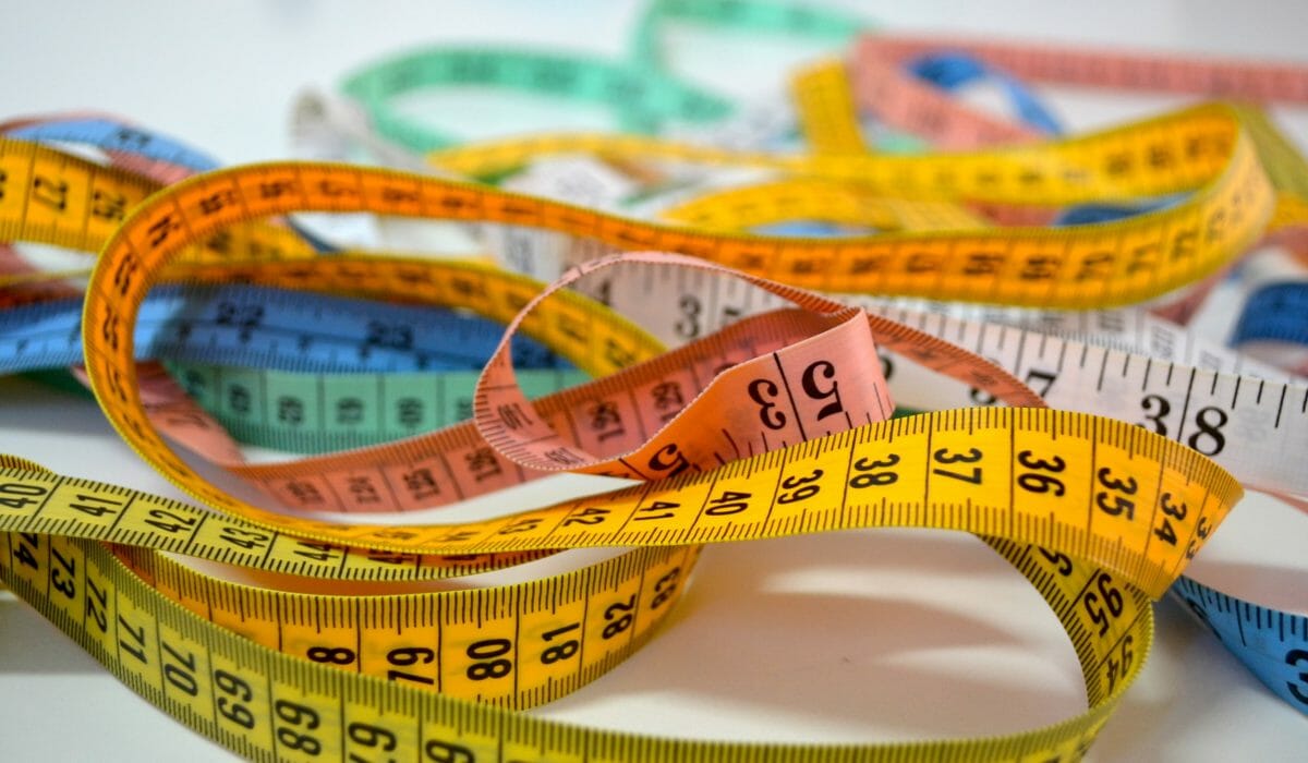 measuring-tape-different-colors