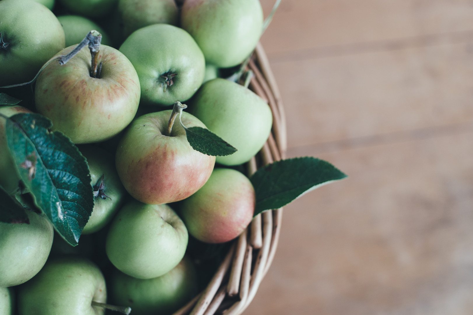 green apples basket