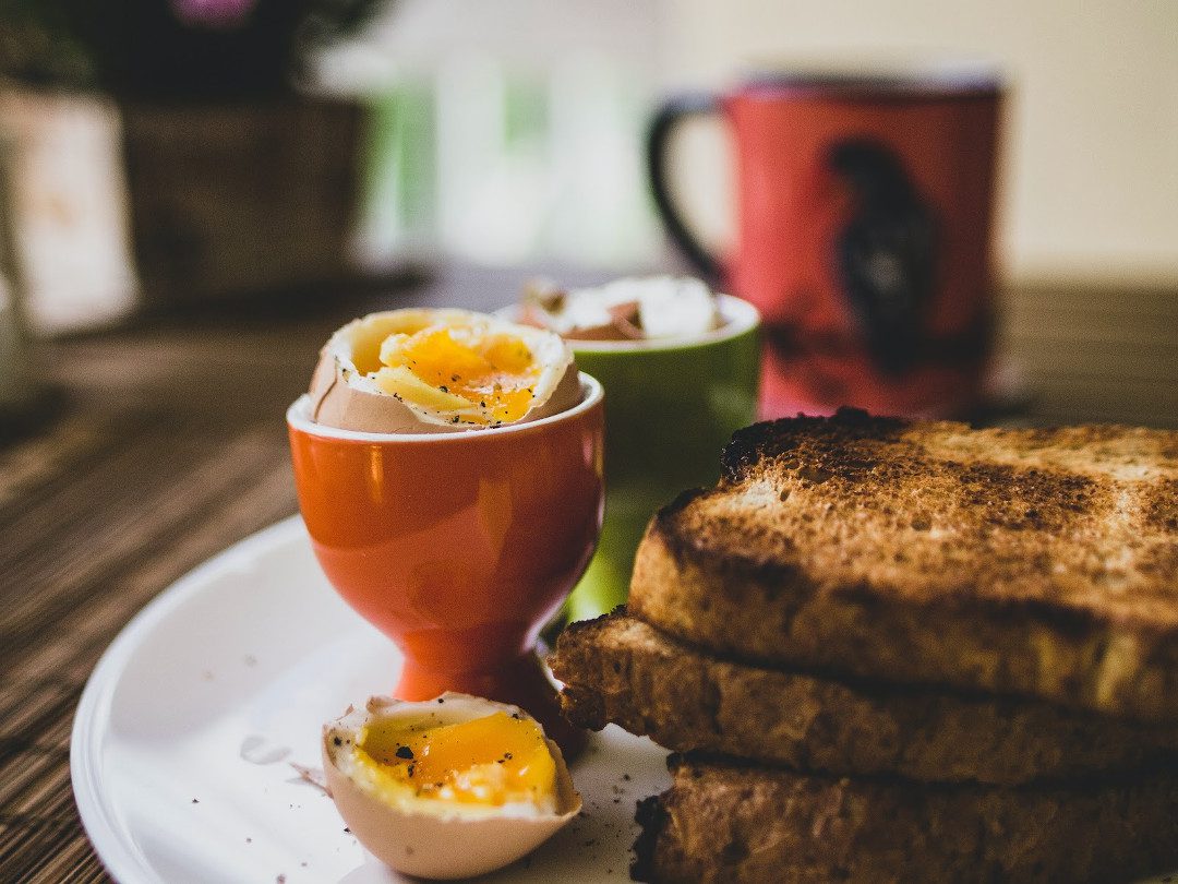 selective photography of breakfast in plate